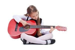 Gitarre spielen lernen mit Kindergitarre