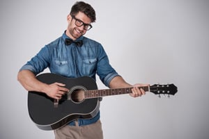 7 wertvolle Tipps um schneller Gitarre spielen zu lernen